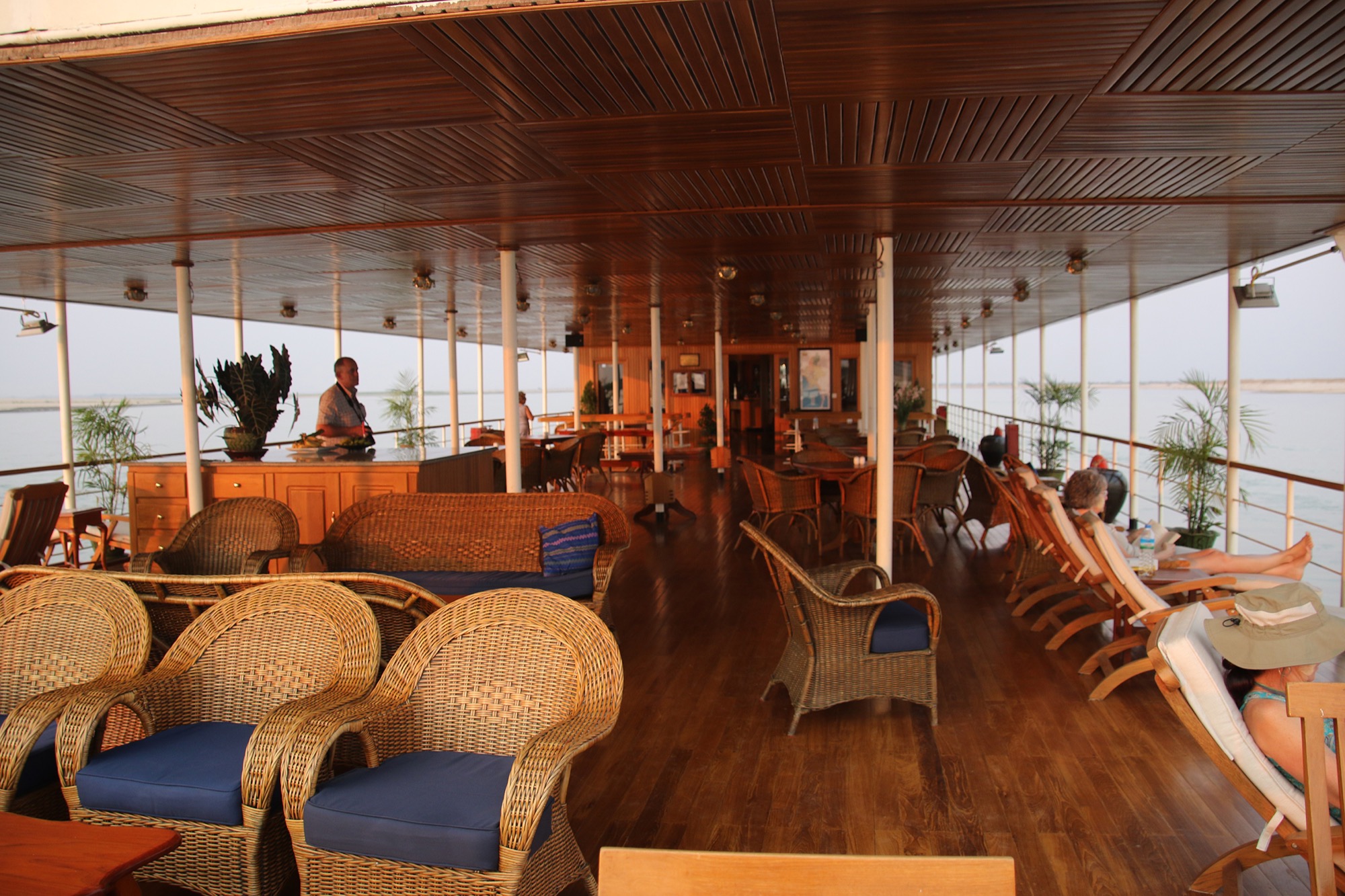 Pandaw RV Kindat Pandaw Lounge.jpg